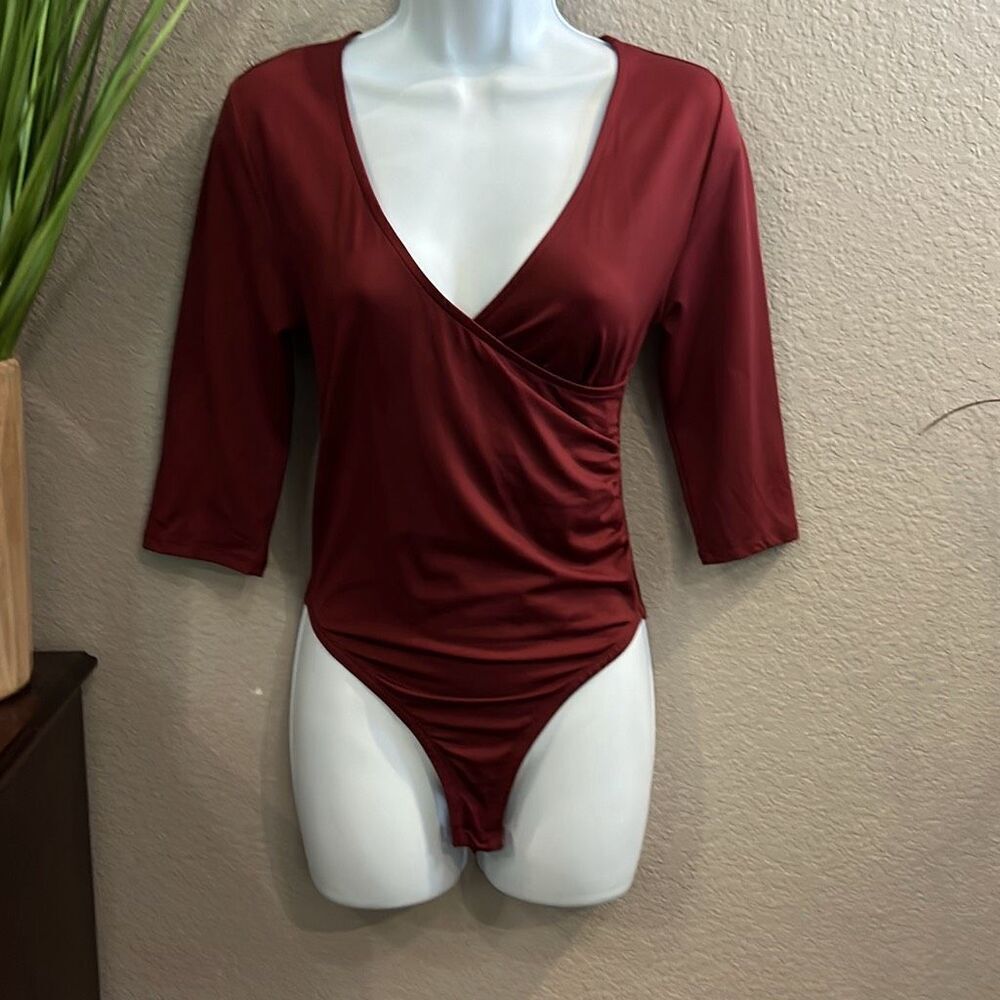 #575 Glo fashion burgundy three-quarter sleeve bodysuit size small